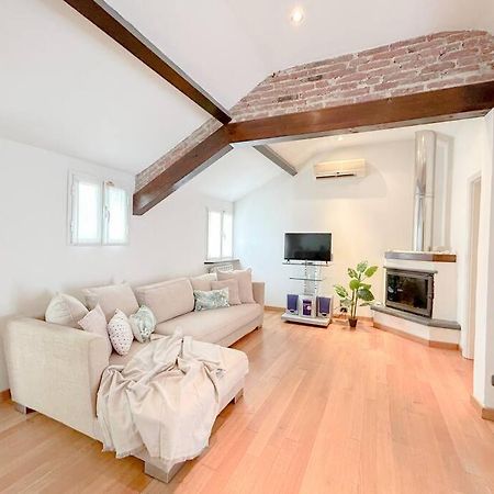 Elegante Mansarda 300Mt Dal Mare - Centro - Wifi Διαμέρισμα Σαβόνα Εξωτερικό φωτογραφία