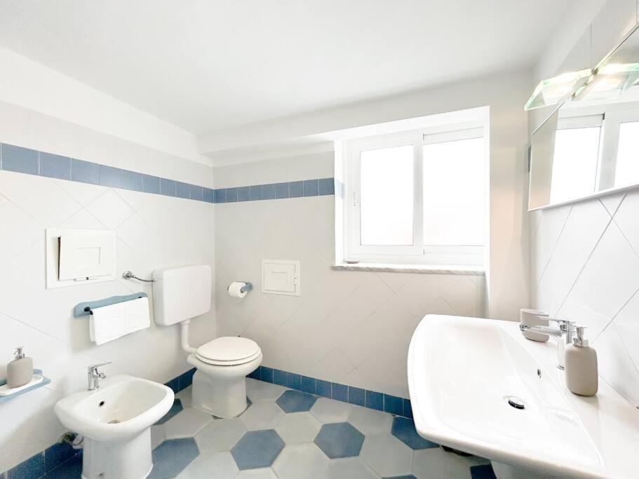 Elegante Mansarda 300Mt Dal Mare - Centro - Wifi Διαμέρισμα Σαβόνα Εξωτερικό φωτογραφία