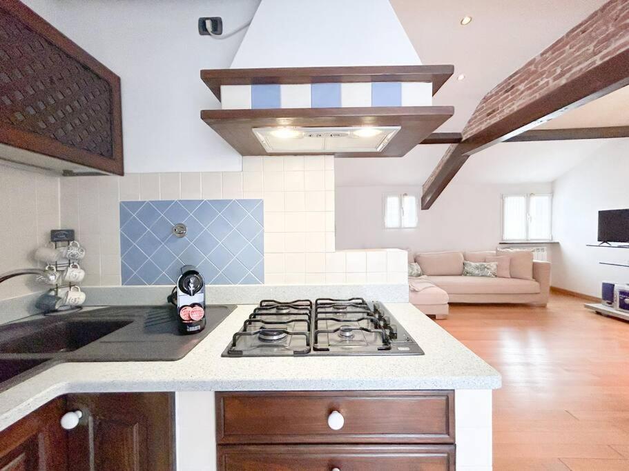 Elegante Mansarda 300Mt Dal Mare - Centro - Wifi Διαμέρισμα Σαβόνα Εξωτερικό φωτογραφία