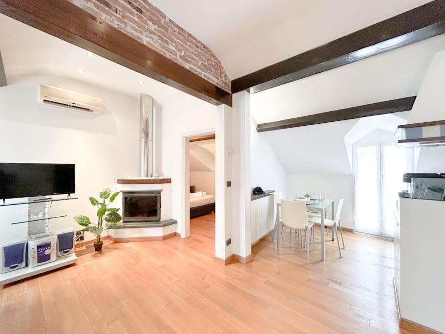 Elegante Mansarda 300Mt Dal Mare - Centro - Wifi Διαμέρισμα Σαβόνα Εξωτερικό φωτογραφία