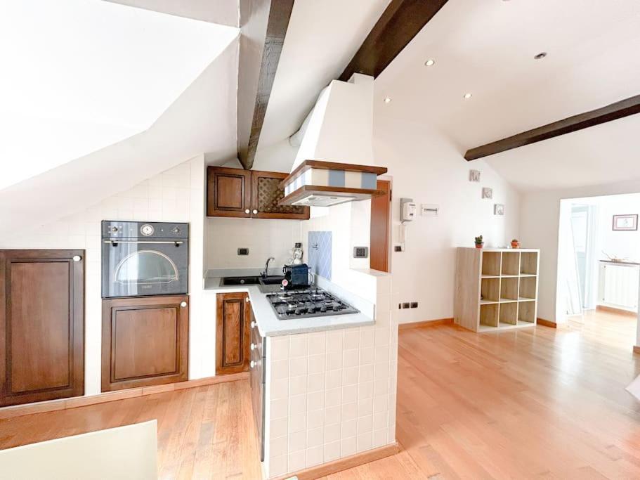 Elegante Mansarda 300Mt Dal Mare - Centro - Wifi Διαμέρισμα Σαβόνα Εξωτερικό φωτογραφία