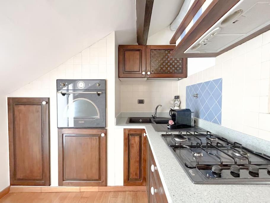 Elegante Mansarda 300Mt Dal Mare - Centro - Wifi Διαμέρισμα Σαβόνα Εξωτερικό φωτογραφία